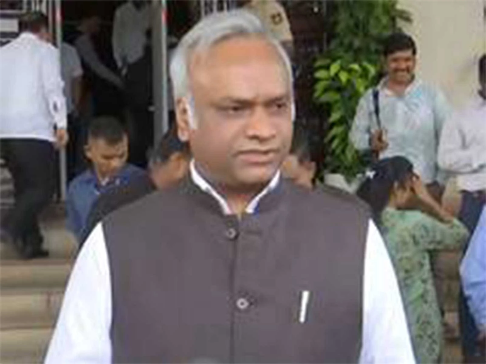 US के ग्रीन कार्ड नियम में बदलाव: प्रियंक खरगे की चेतावनी, IT सेक्टर पर क्या होगा असर?
