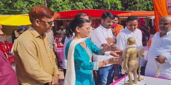 बगहा में खादी प्रदर्शनी का आगाज: स्वदेशी उत्पादों की बहार!