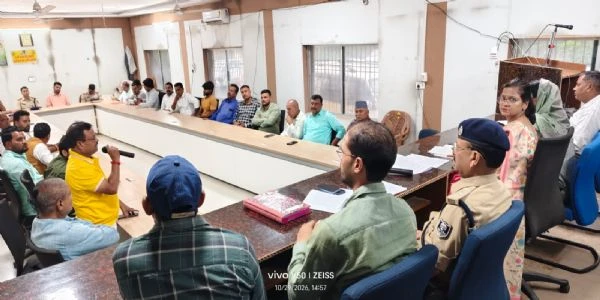 छठ और दीपावली पर बगहा में बड़ी बैठक, घाटों पर सुरक्षा और सफाई के कड़े निर्देश