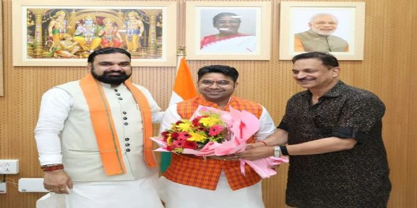 शिक्षकों की मांगें लेकर डॉ राहुल राज पहुंचे मुख्यमंत्री के पास