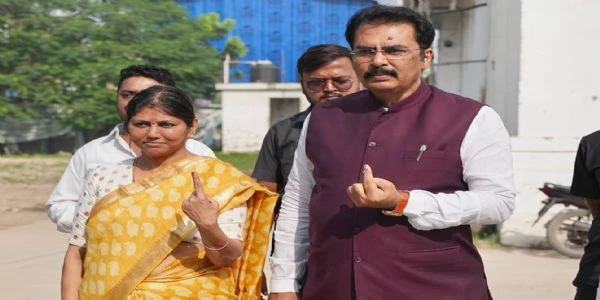 दरभंगा में भाजपा अध्यक्ष संजय सरावगी ने किया मतदान