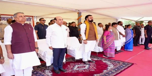 लोकनायक की जयंती पर पटना में जुटे दिग्गज, राज्यपाल और सीएम ने दी श्रद्धांजलि