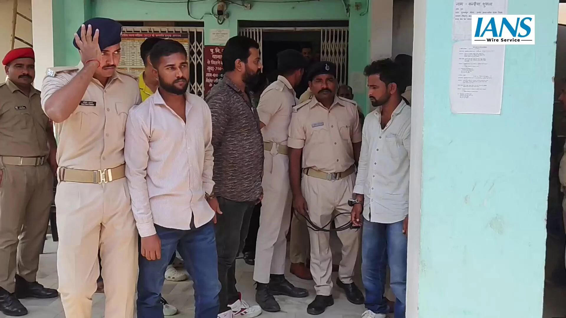 भोजपुर पुलिस का एक्शन: हत्या के आरोपियों को सड़क पर लेकर निकली पुलिस