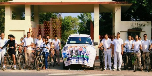 अररिया में साइकिल रैली: SSB ने दिया स्वच्छता और फिटनेस का मंत्र