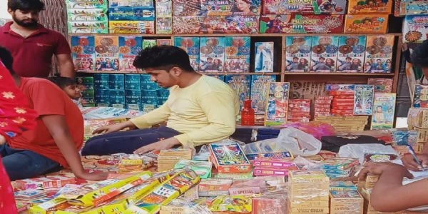 छपरा में प्रतिबंधित पटाखे: प्रशासन के आदेश बेअसर