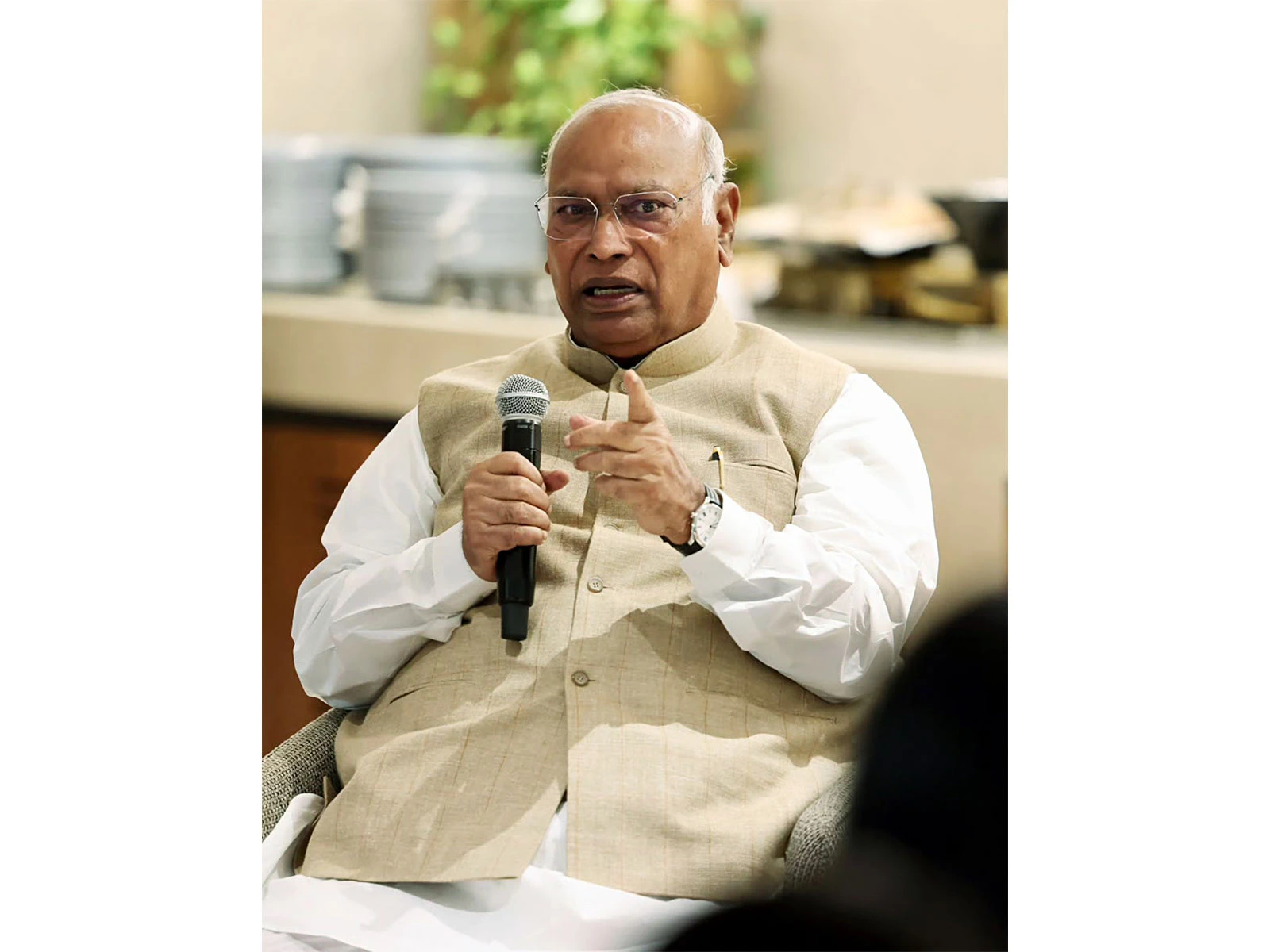 महंगाई ने तोड़ी कमर! खड़गे का मोदी सरकार पर तीखा हमला