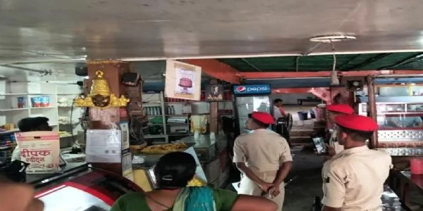 भीमनगर में प्रशासन का छापा: मिठाई की दुकानों पर कार्रवाई, गैस सिलेंडर जब्त