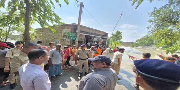 गंडक का कहर: मकेर और तरैया के निचले इलाकों में घुसा पानी, SDRF तैनात