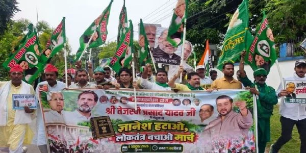 अररिया में CEC के खिलाफ विपक्षी दलों का हल्ला बोल, फूंका पुतला