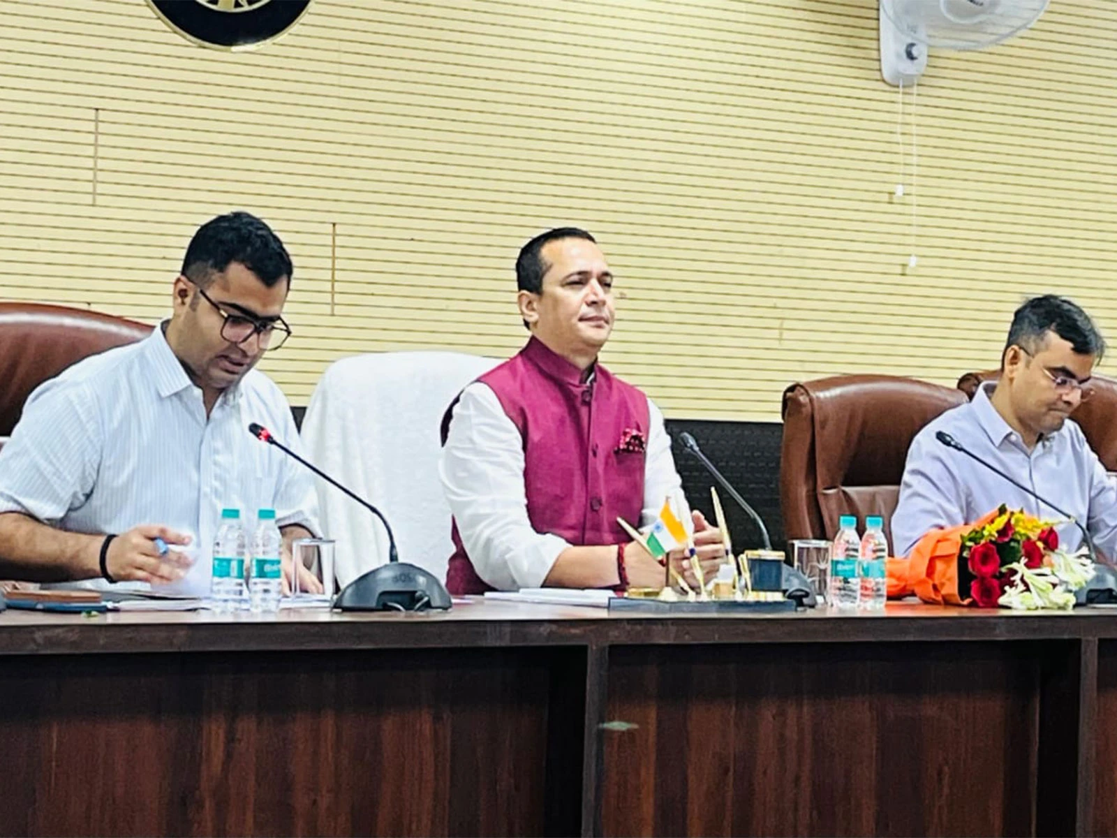 वाराणसी: विकास कार्यों की समीक्षा, फैमिली आईडी पर 100% लक्ष्य का आदेश