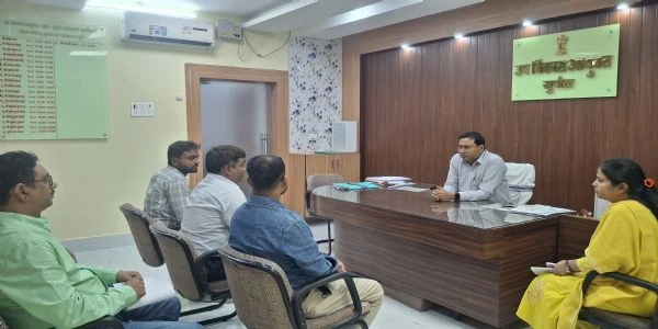 सुपौल: सड़क निर्माण में प्लास्टिक का उपयोग बढ़ाने का निर्देश