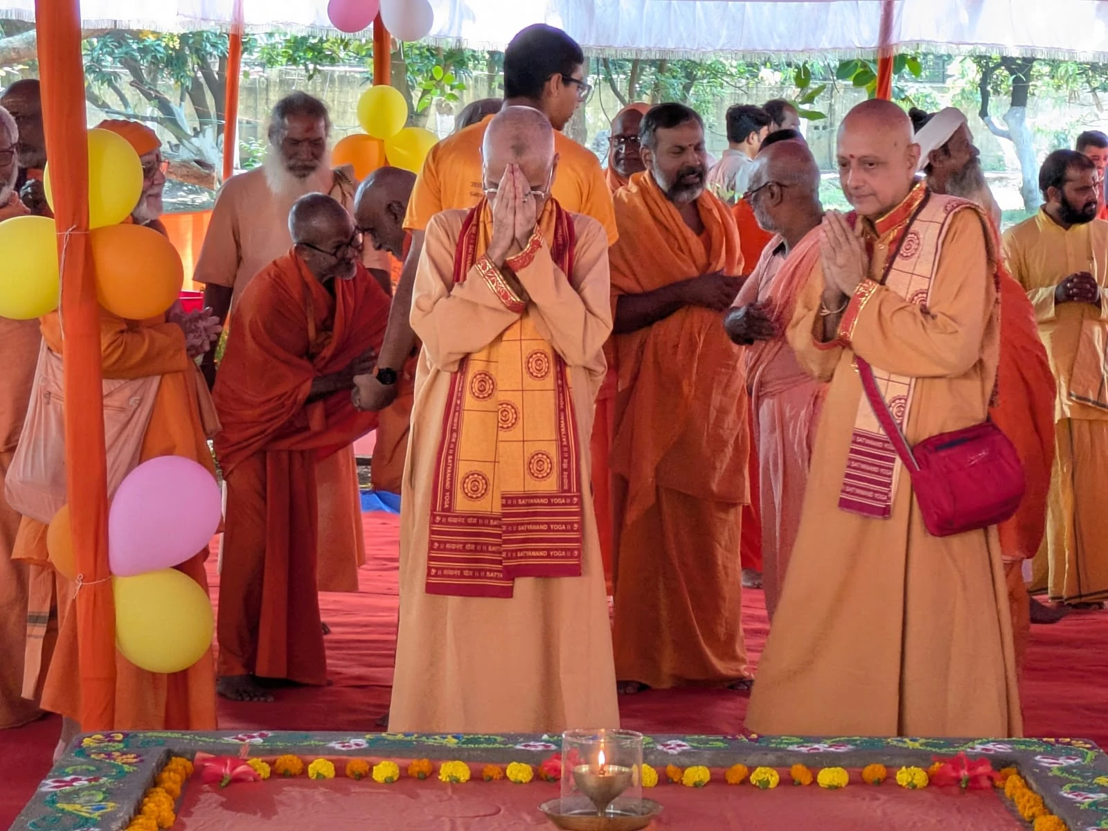 भुवनेश्वर में स्वामी स्वरूपानंद की षोडशी पूजा, योग गुरु ने दी श्रद्धांजलि