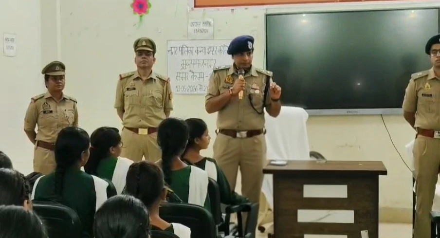 नगर पालिका कन्या इंटर कॉलेज में लगी हौसले की पाठशाला, एसएसपी ने छात्राओं को दिए सफलता के टिप्स