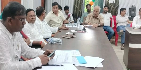 सुपौल में छातापुर प्रखंड बीस सूत्री की बैठक हंगामेदार रही, अधिकारियों की गैरहाजिरी पर भड़के अध्यक्ष