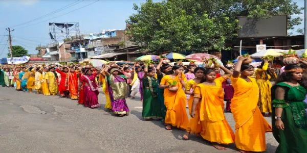 सुपौल में राधाकृष्ण झूलन महोत्सव शुरू, निकली भव्य कलश शोभायात्रा