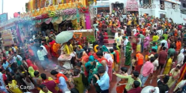 श्रावण के अंतिम सोमवार पर सोनपुर के बाबा हरिहरनाथ मंदिर में उमड़ी भारी भीड़