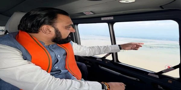 बिहार में गंगा के बढ़ते जलस्तर और बाढ़ की स्थिति का मुख्यमंत्री सम्राट चौधरी ने किया हवाई सर्वेक्षण