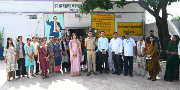 बक्सर में विद्यार्थी सहयोग शिविर का शुभारंभ, छात्राओं ने डीएम के सामने रखीं अपनी समस्याएं