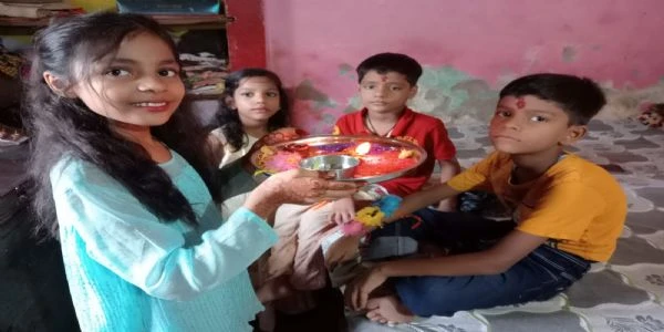 सुपौल में हर्षोल्लास के साथ मनाया गया रक्षाबंधन का पर्व, भाइयों की कलाई पर सजी राखियां