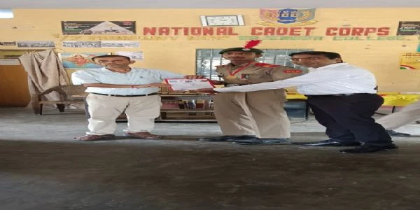 राजेंद्र महाविद्यालय में एनसीसी बी प्रमाणपत्र धारक कैडेट्स सम्मानित, प्राचार्यों ने दी अनुशासन की सीख