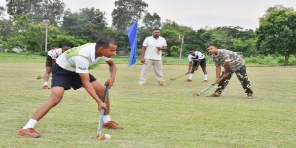 सुपौल में राष्ट्रीय खेल दिवस पर एसएसबी जवानों ने दिखाई खेल प्रतिभा, हॉकी और फुटबॉल के हुए मुकाबले