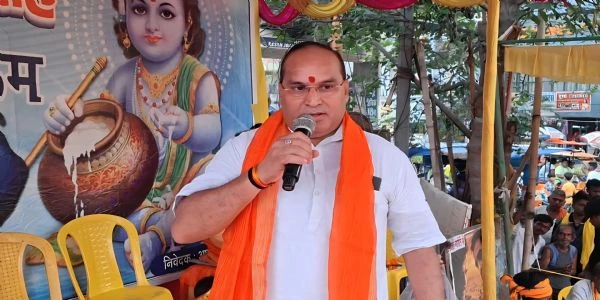विषमता रूपी मटकी फोड़कर समाज में समरसता की अलख जगाएं: रविशंकर