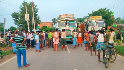 A woman who was out for a morning walk in Jamui was crushed by a truck laden with sand; Death on spot