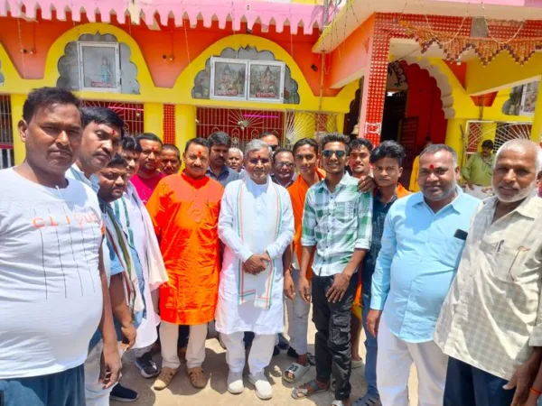 Babulal Marandi Visits Giridih, Offers Prayers at Kali Mandir, Meets Party Workers