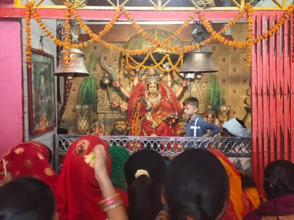 Chait Navratri Celebrations in Motihari: Devotees Line Up at Temples for Worship