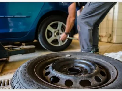 Learn to Fix Your Car Puncture Yourself With These Easy Steps