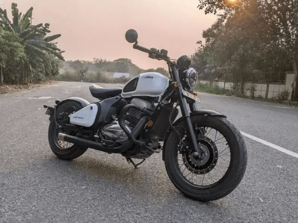 New Jawa 42 Bike Outshines Royal Enfield with Superior Features and Powerful Sound