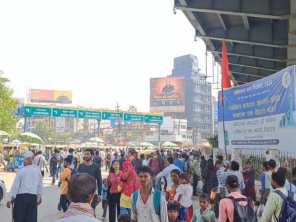 Traffic arrangements for Ram Navami in Patna Junction to Mahavir Temple for devotees.